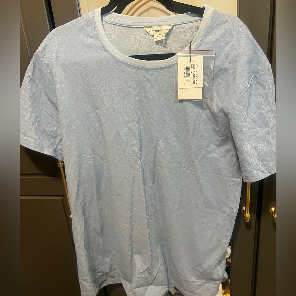 NWT men’s t shirt